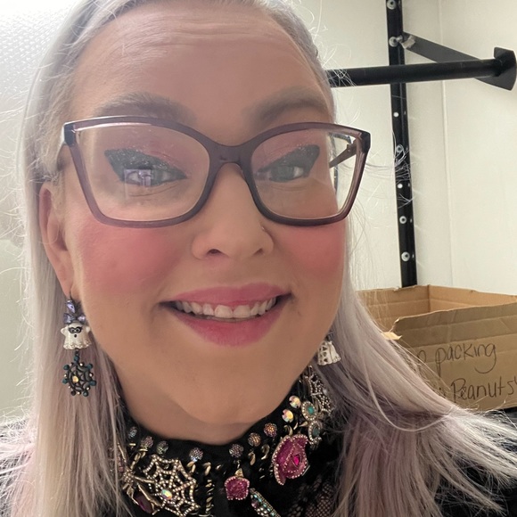 Hi! I’m Sarah. Colors, sparkles, and Betsey Johnson make life happy! - Picture 1 of 12